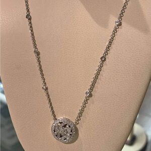 PENNY PREVILLE
White Gold Floral Motif Diamond Pendant 18k
$3,995